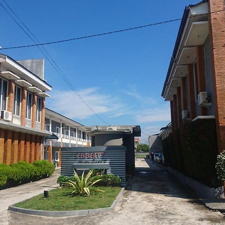 Liberty Homestay Parit  Luaran gambar
