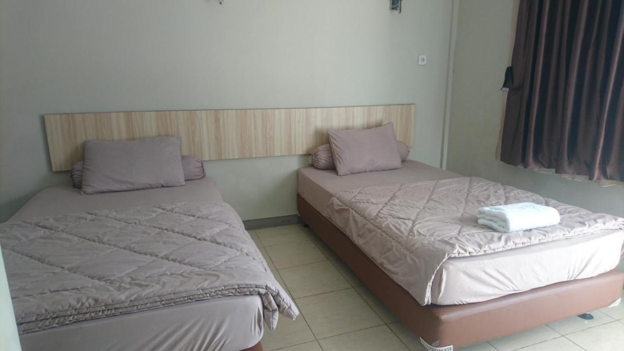 Liberty Homestay Parit  Luaran gambar