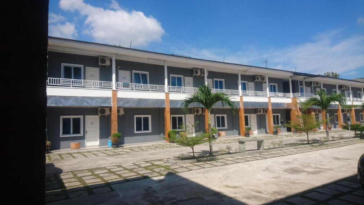 Liberty Homestay Parit  Luaran gambar
